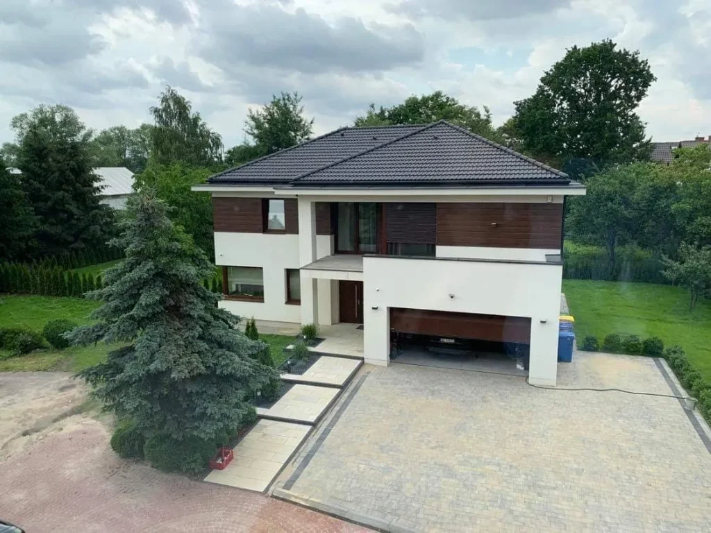 Energetski učinkovita prizemnica s krovom i garažom